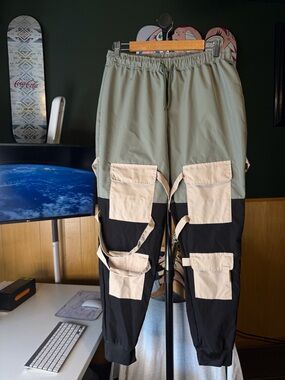 The Girl House Two-Tone Sage Green/Black Beige Pockets Cargo Joggers